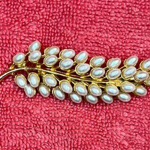 Vintage Gold Tone Faux Pearls Grapes Brooch